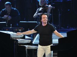 El músico, Yanni, cumple uno de sus sueño al pisar tierra maya. ARCHIVO /