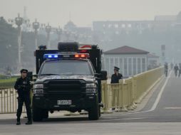 Un vehículo se incendió tras embestir a una multitud en la Puerta de Tiananmen el pasado lunes. ARCHIVO /