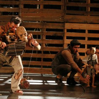 Actores y marionetas se fusionan en 'A la deriva, Joc'