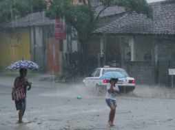 La DGSPM informó el cierre del puente a desnivel Manuel José Othón para evitar que vehículos queden atrapados en la zona. ARCHIVO /