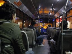 Las agresiones provocaron que rutas del transporte público cancelaran sus últimos recorridos, dejando varados a cientos de usuarios.  /