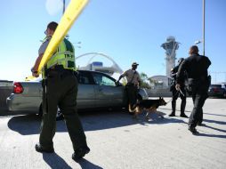 El viernes, un hombre disparó de manera indiscriminada en esa terminal aérea. AFP /