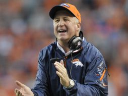 El entrenador de 58 años negó haber sufrido un ataque cardíaco, además dijo sentirse de buen humor. AP /