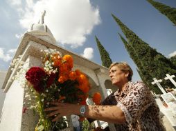 Recuerdan a las personas que visitan los panteones a respetar las indicaciones de seguridad.  /
