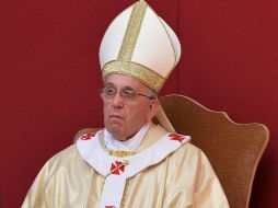 El Papa Francisco realiza una visita a la tumba de San Pedro en la necrópolis para rendir un homenaje. ARCHIVO /