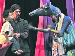 La puesta en escena cuenta la historia de Luna y de su padre, un hombre que debe dejar a su familia. ESPECIAL /