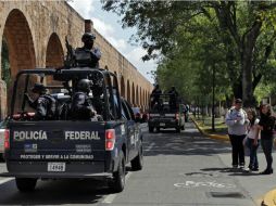 Policías federales patrullan las calles de Morelia. SUN /