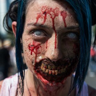Brasileños fusionan Dia de difuntos y Halloween con marcha zombie