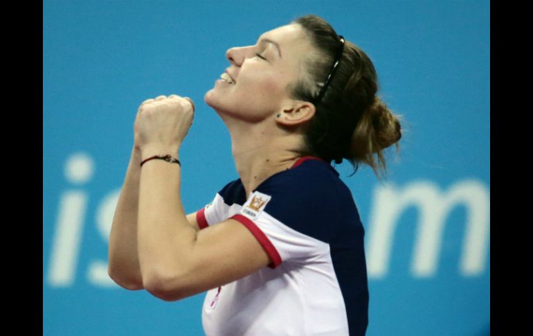 Simona vence a Stosur por tercera vez consecutiva. AP /