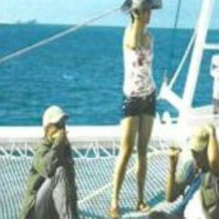 Uribe difunde fotos de voceros de FARC en yate