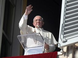El Papa ofrece el rezo de la oración mariana del Ángelus en la Plaza de San Pedro. ARCHIVO /