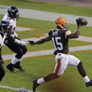 Los Cafés se aprovechan de los campeones