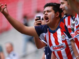 Los porristas sacaron las mantas que iban desde amenazas de muerte, hasta pedir que no estuvieran jugando con la historia.  /