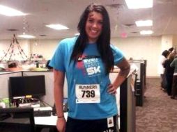 Alicia Ann Lynch comparte una fotografía donde se le ve como una corredora del Maratón con sangre falsa y heridas en el rostro. ESPECIAL /