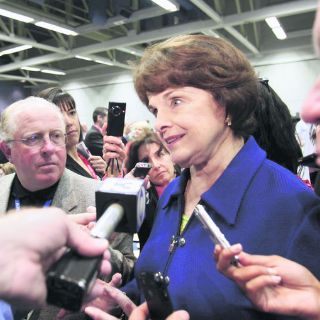 Feinstein urge por mayores controles sobre armas