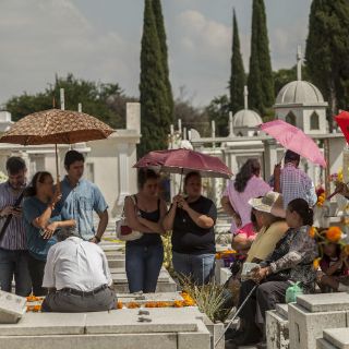 Reportan más de 240 mil visitas en panteones de Guadalajara