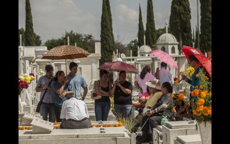 El panteón de Mezquitán tiene contabilizada, hasta el 2 de noviembre, la visita de 67 mil 076 personas. ARCHIVO /