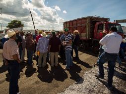 Bloqueo sobre la carretera La Barca-Santa Rosa.  /