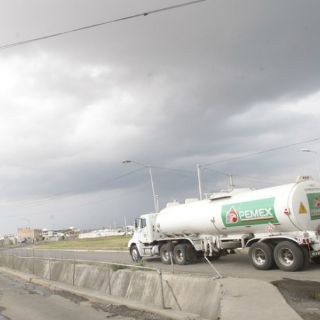 Vecinos reportan vehículos oficiales antes de fuga en Tlajomulco