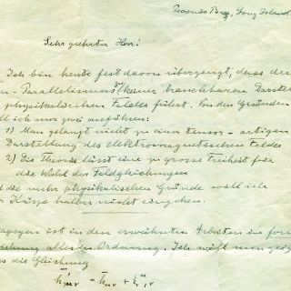 Dos cartas de Einstein a un estudiante y el 'Halcón Maltés', a subasta