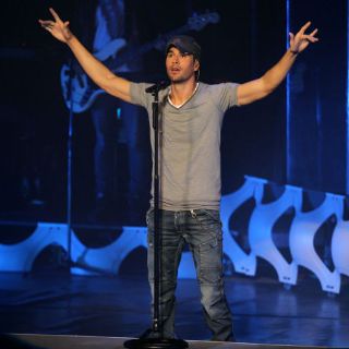 Enrique Iglesias sigue a la cabeza de Latin Airplat con el tema 'Loco'