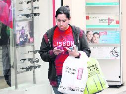 Las amas de casa mantuvieron las adquisiciones, sobre todo de calzado y ropa. NTX /