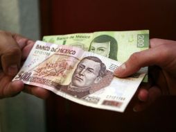 La mayoría coincide que la economía está dando señales de una ligera recuperación. ARCHIVO /