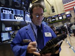 Un mejor dato del sector de servicios de EU fue contrarrestado por las malas noticias de la zona euro. ARCHIVO /