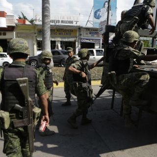 Paran clases, transporte y negocios en Lázaro Cárdenas