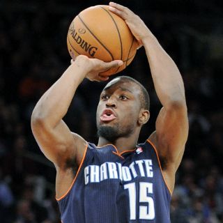 Walker y Bobcats vencen a Knicks
