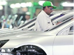 El indicador de la actividad industrial y de la actividad económica mensual se localizan en su fase de recuperación.  /