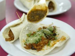 El estudio recomiendan comer sólo tres tacos para una alimentación balanceada. ARCHIVO /