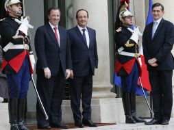 El presidente de Francia (c), François Hollande, junto al  secretario mexicano de Relaciones Exteriores (2i), José Antonio Meade. EFE /