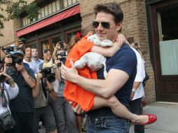 Tom y la niña llevan una ''estupenda relación'', de acuerdo a la estrella de Hollywood. AP /