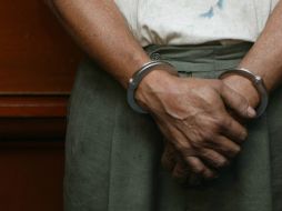 Al detenido se le acusa de los delitos de portación de arma de uso exclusivo del ejército, extorsión y robo. ARCHIVO /