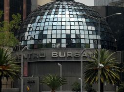 En el mercado accionario local se operó un volumen de 337.6 millones de títulos. ARCHIVO /
