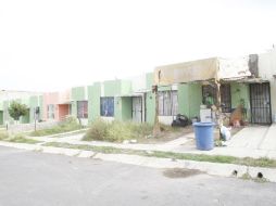 Vecinos del fraccionamiento Chulavista aseguran que, a ocho días de la fuga de gasolina, aún perciben olor a hidrocarburos. ARCHIVO /