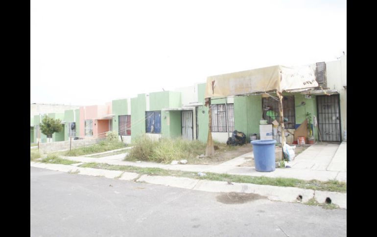 Vecinos del fraccionamiento Chulavista aseguran que, a ocho días de la fuga de gasolina, aún perciben olor a hidrocarburos. ARCHIVO /