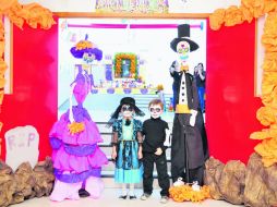 Colorida celebración. Samantha Rodríguez y Heberardo Beltrán.  /