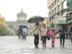 La masa de aire frío ocasionará un marcado descenso de temperatura sobre estados de oriente, centro, noreste y norte. ARCHIVO /