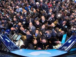 Decenas de 'brokers', en el parqué de Wall Street. EFE /