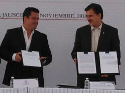 El gobernador del Estado, Aristóteles Sandoval, junto al rector de la UdeG, Tonatiuh Bravo Padilla.  /