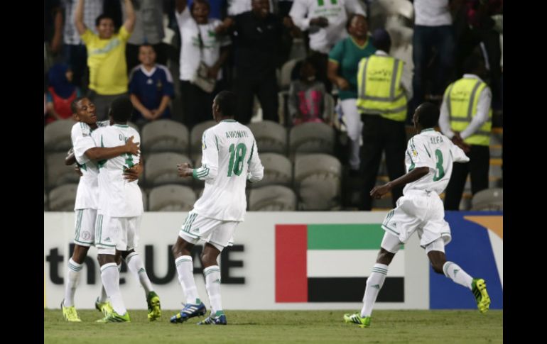 Con autogol de Aguirre, Nigeria se van con ventaja en la primera mitad del partido de la final de Mundial Sub-17. AP /