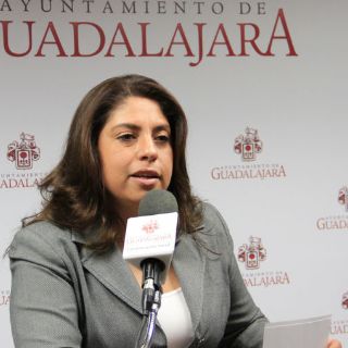 En redes sociales reprueban actitud de Elisa Ayón