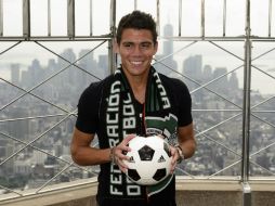 El central mexicano aclaró que no dejará el futbol europeo a través de un mensaje en Twitter.  /