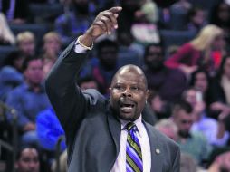 Patrick Ewing vuelve a la duela pero ahora de traje y corbata, con el difícil reto de levantar a Charlotte. AP /