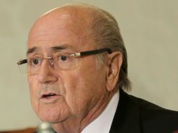 Joseph Blatter confía que todos los problemas relacionados con el Mundial de 2022 en Qatar se resolverán a tiempo. AFP /