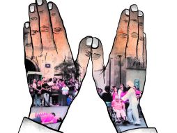 Decenas de personas acuden al hombre del turbante para arreglar su espalda.  /