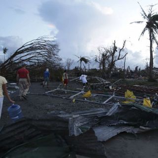 Temen que tifón haya matado a 10 mil en Filipinas