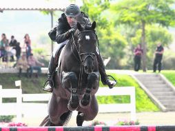 El jinete del Club Hípica, Javier Fernández, sobre ''Anelka'' se impuso en 1.40 metros.  /